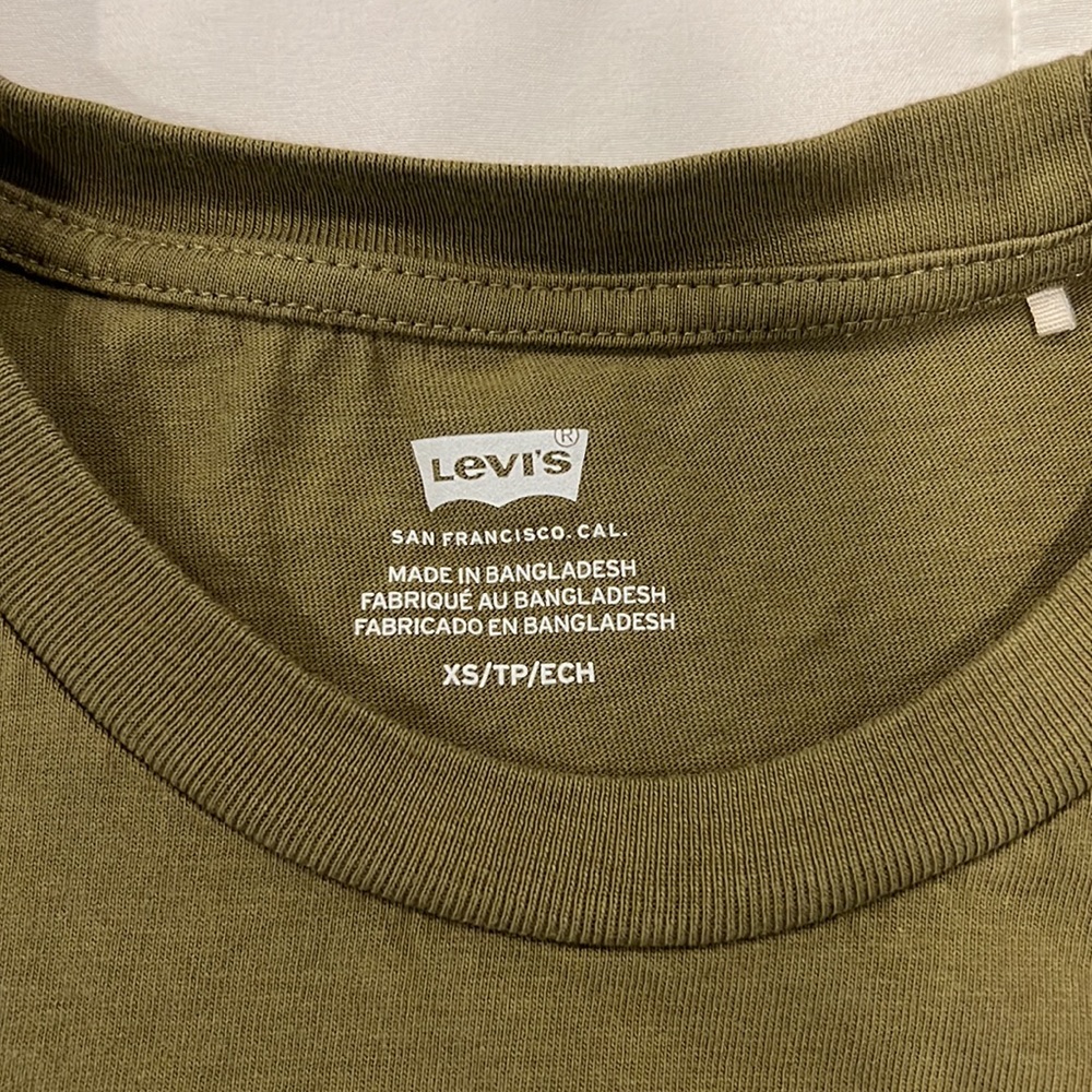 Levi’s Tee - Picture 5 of 5